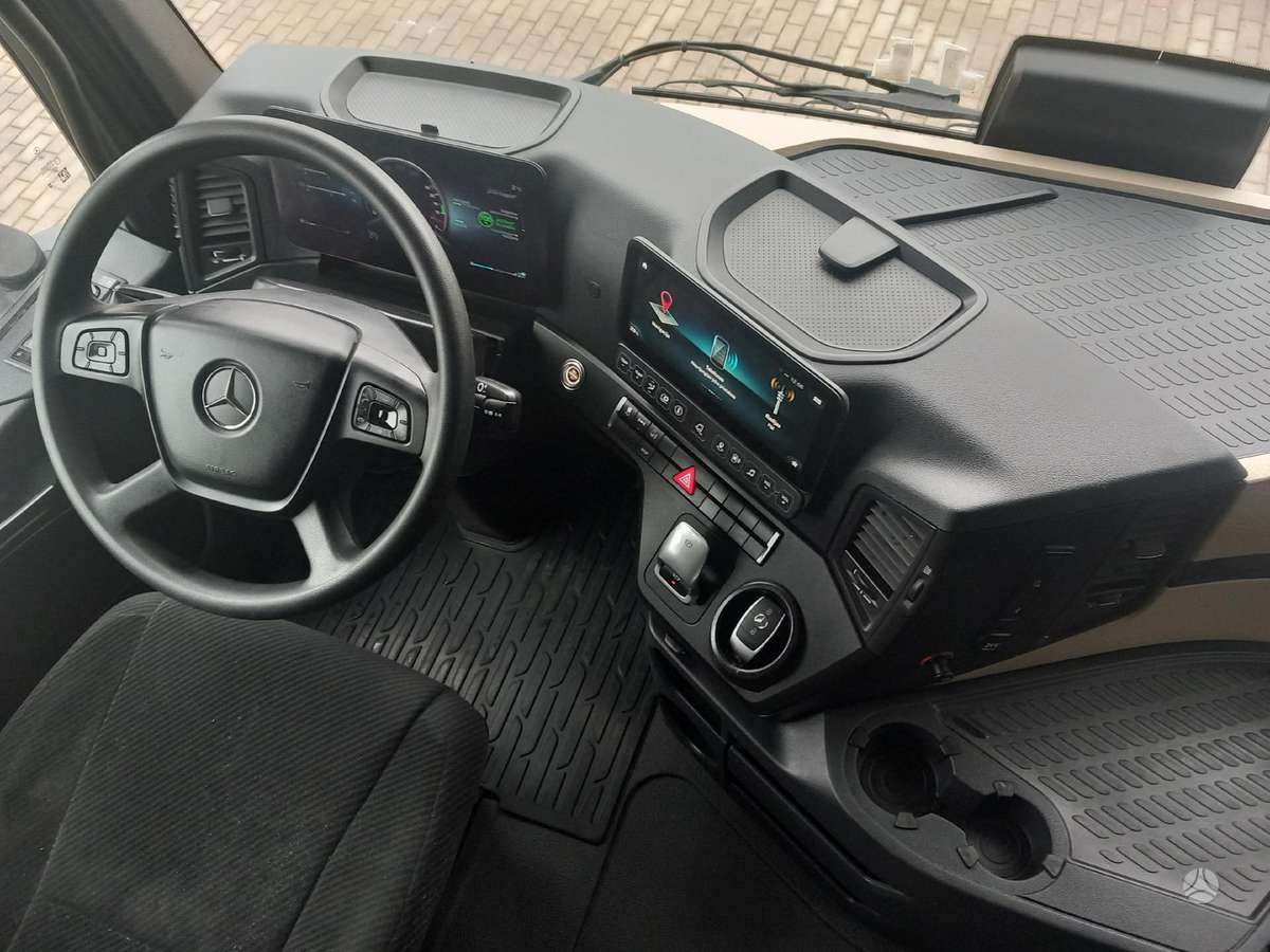 Mercedes-Benz Actros 1845 LS Big Space, double sleeper