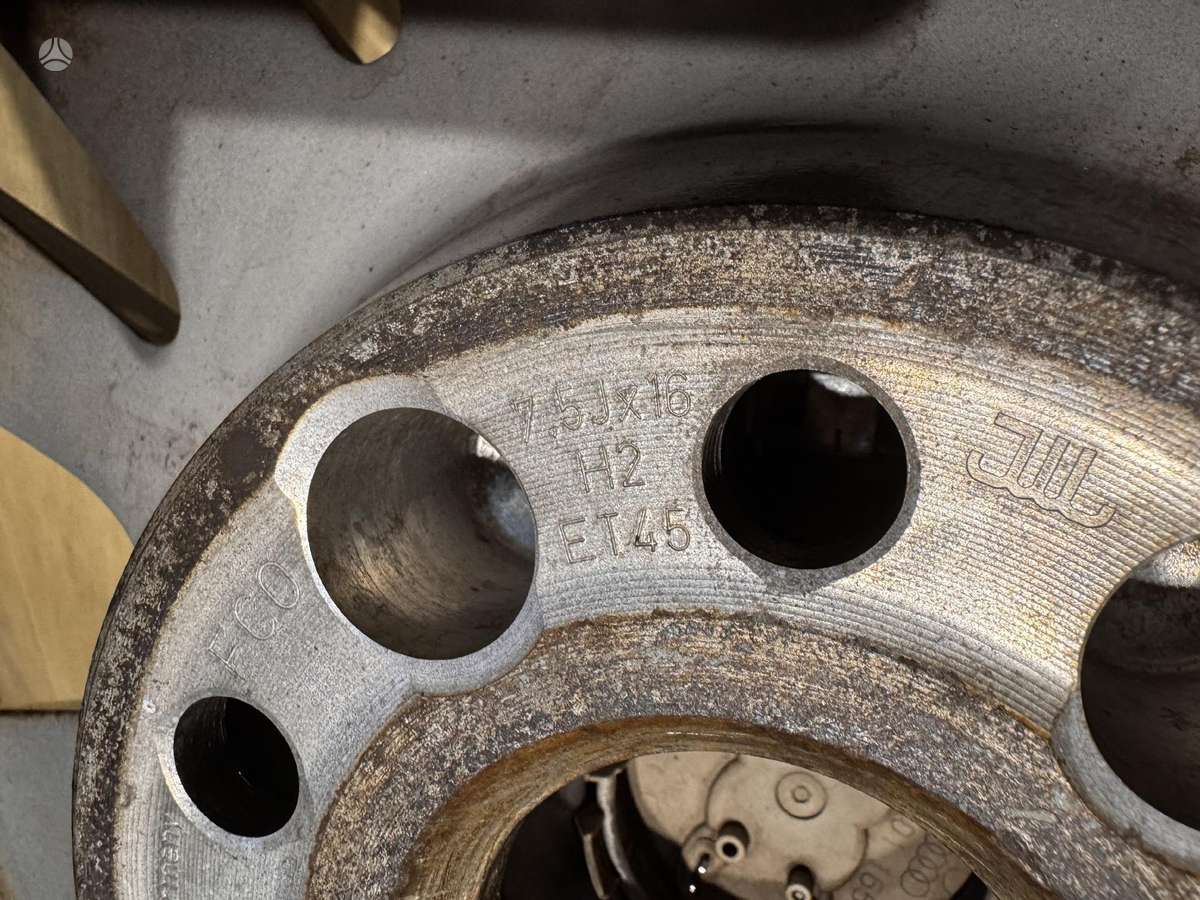 Audi A6 su žiem. padangomis, light alloy, R16