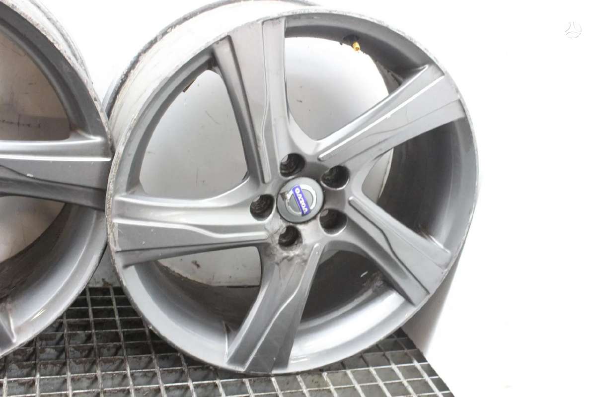 Volvo S60, lengvojo lydinio, R18