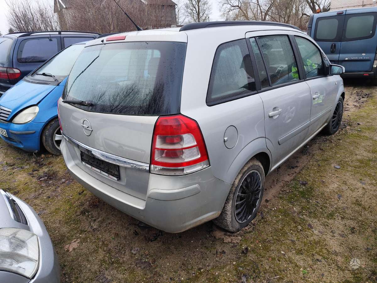 Opel Zafira dalimis