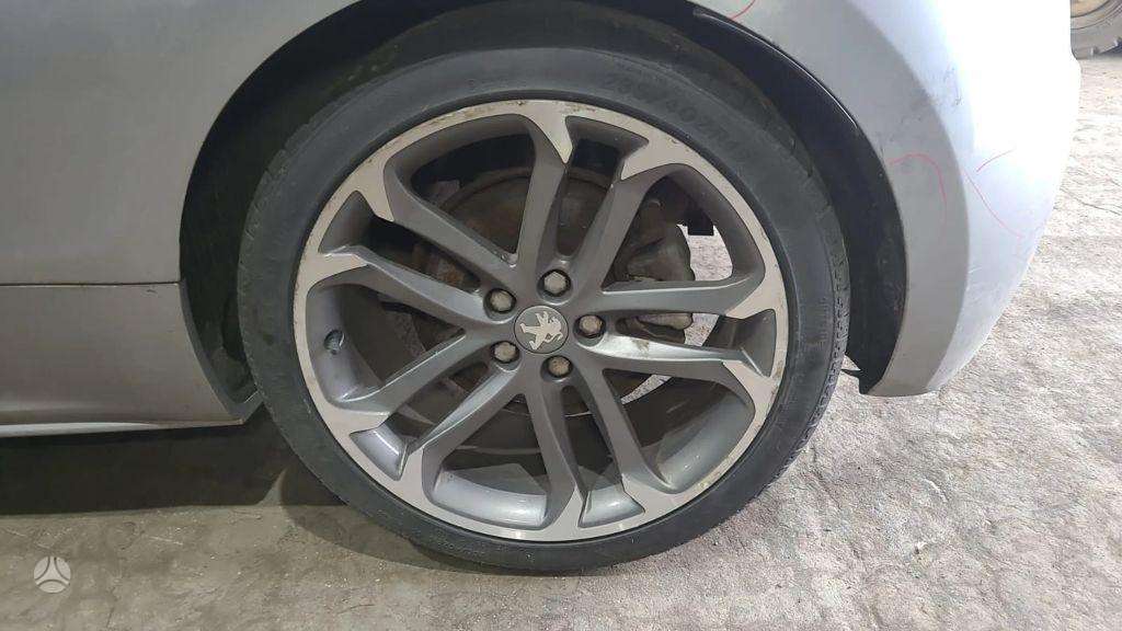 Peugeot RCZ