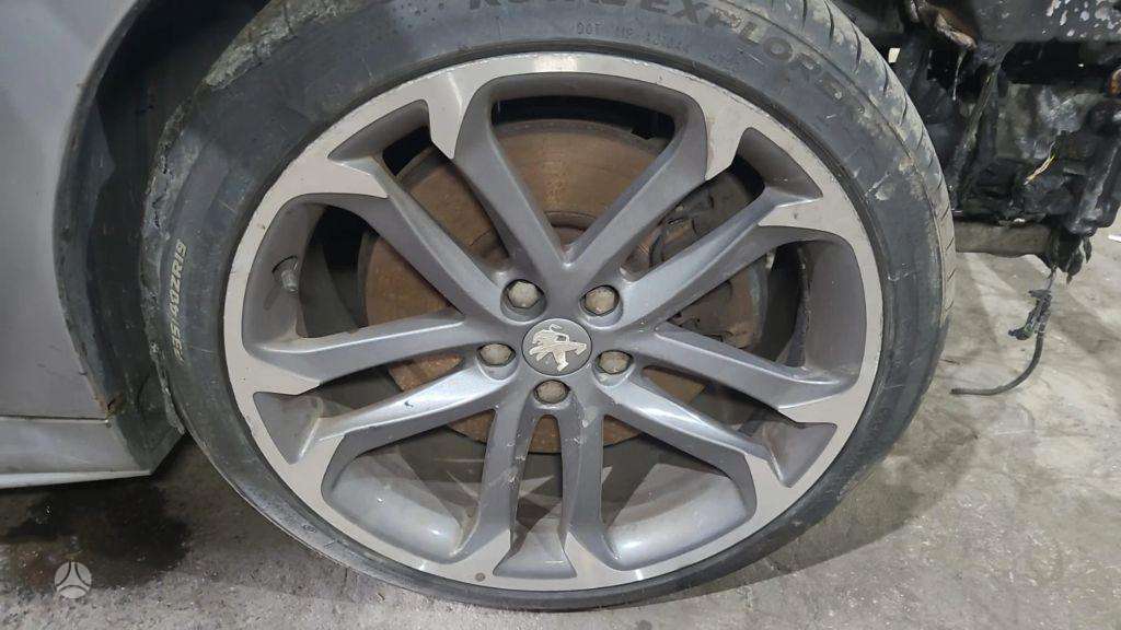 Peugeot RCZ