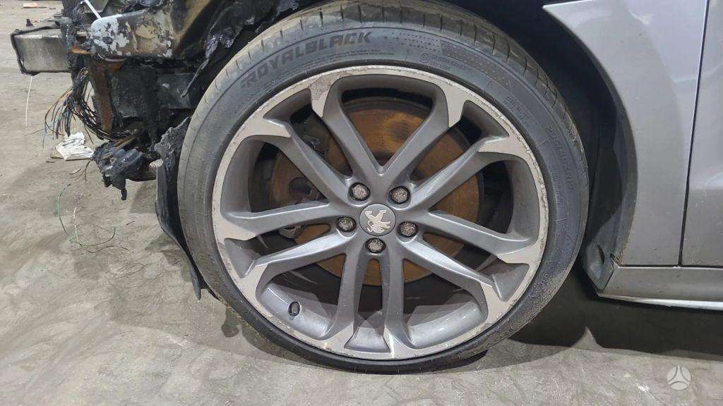 Peugeot RCZ