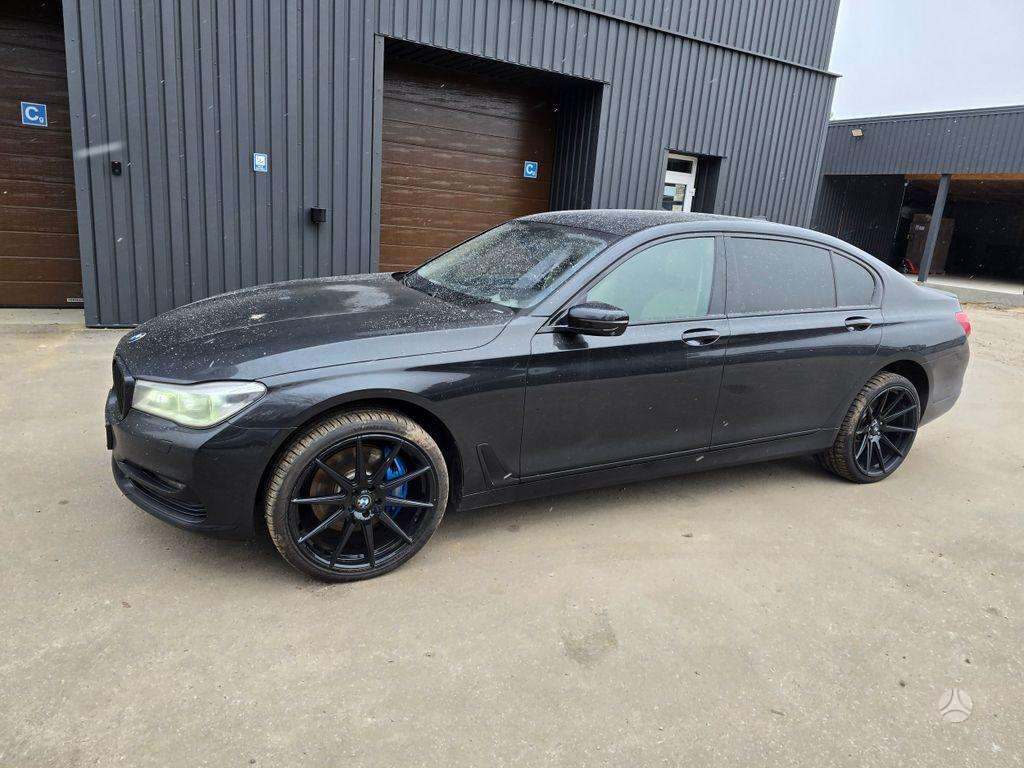 BMW 750