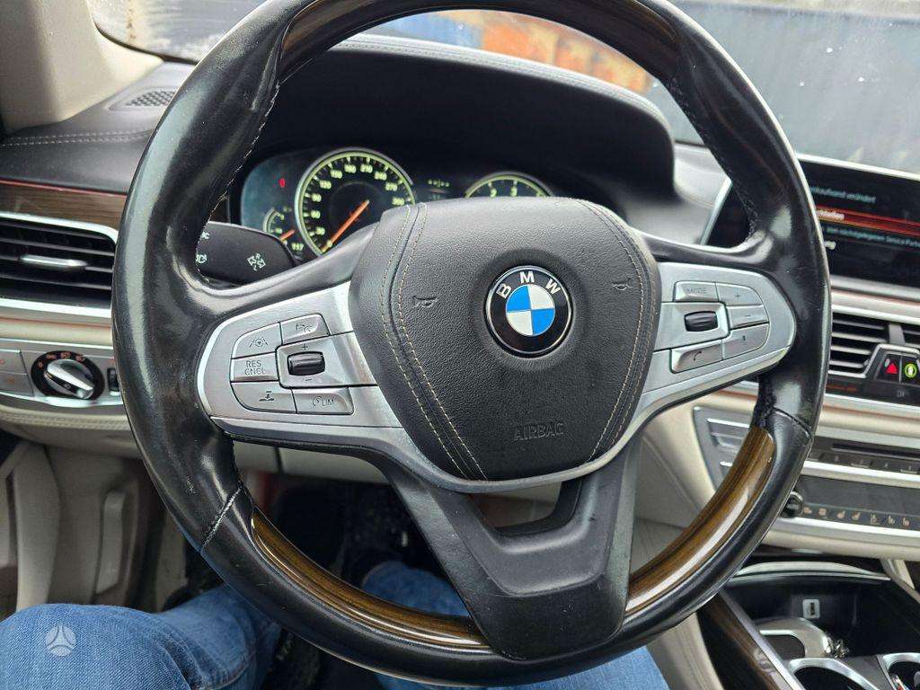 BMW 750