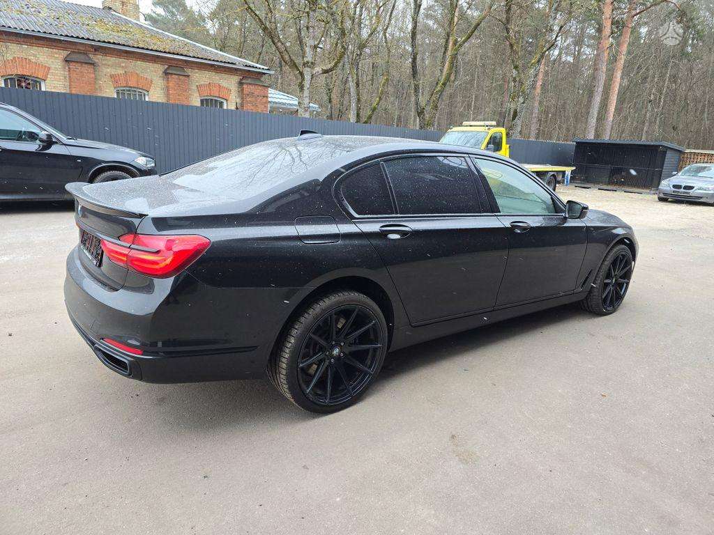 BMW 750