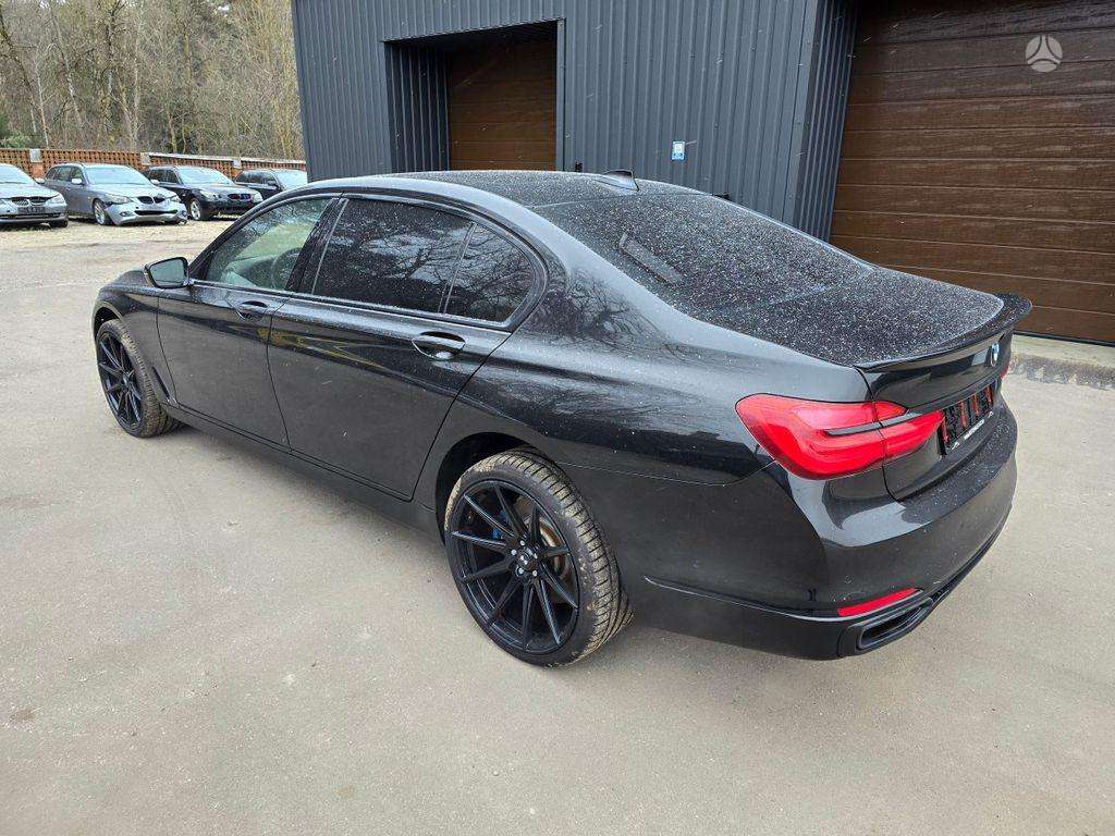 BMW 750