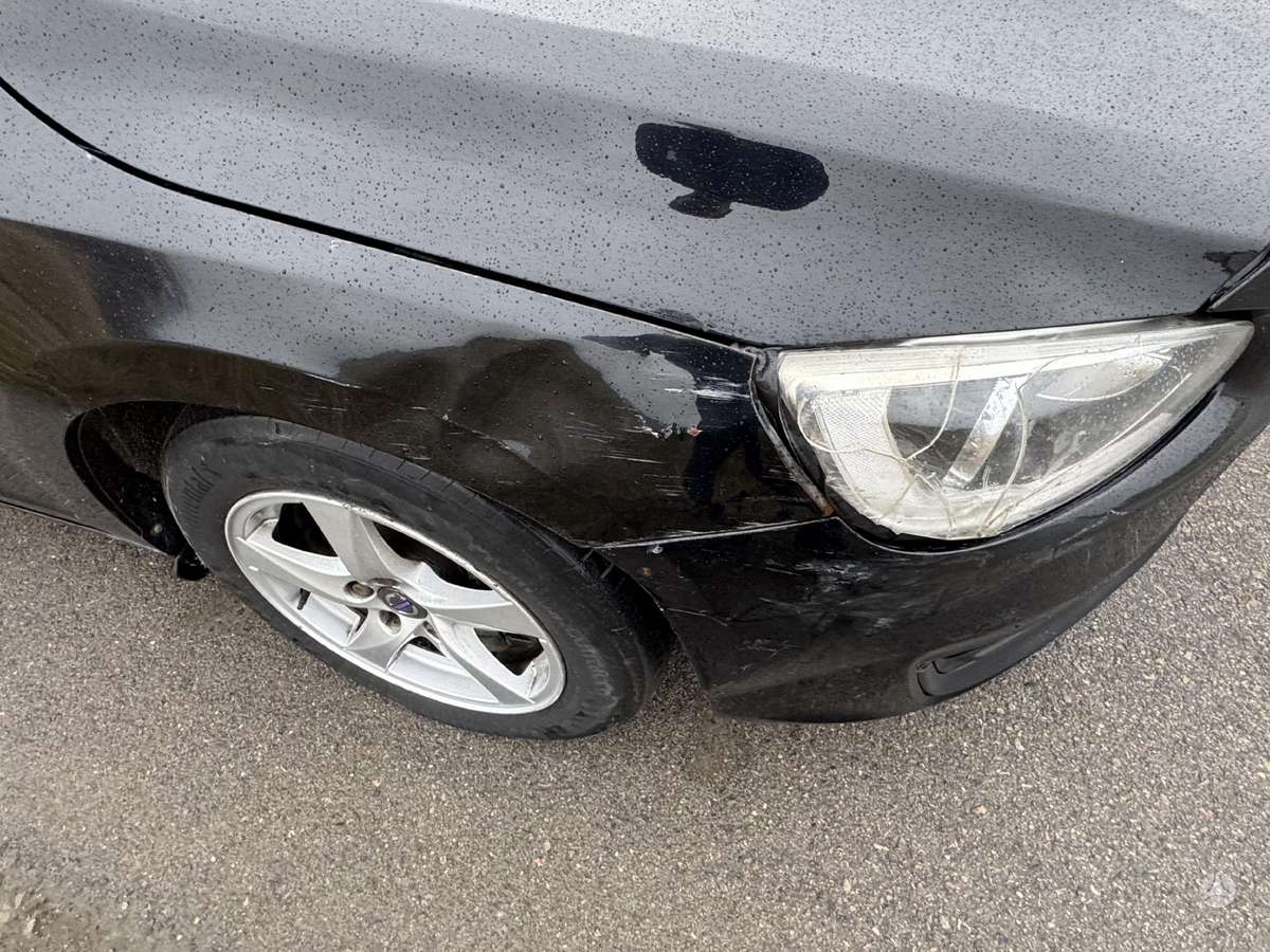 Volvo S60, Седан