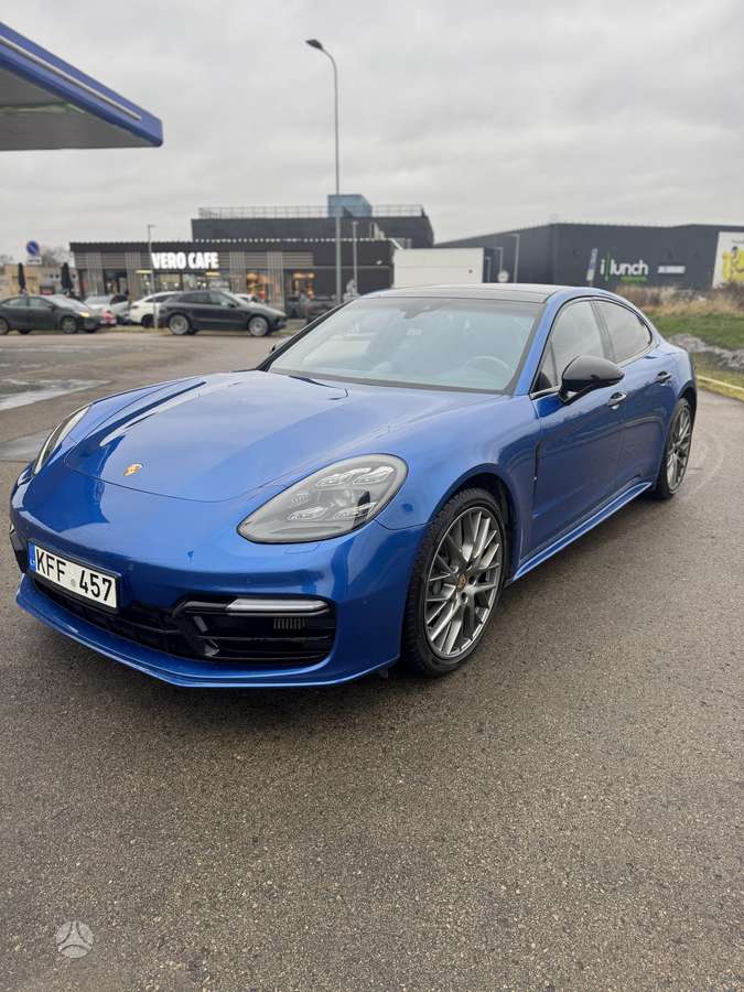 Porsche Panamera - 1