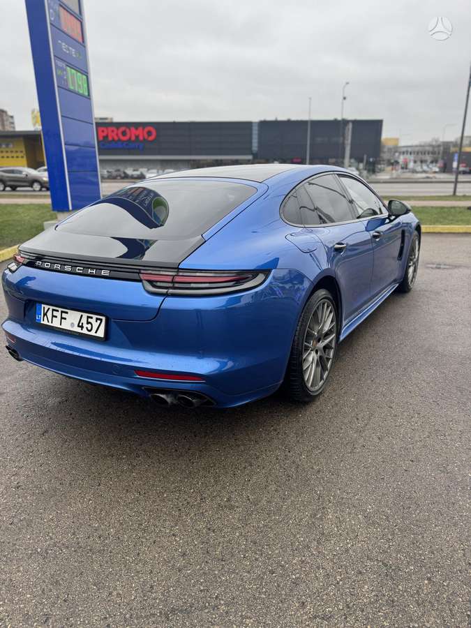 Porsche Panamera - 4