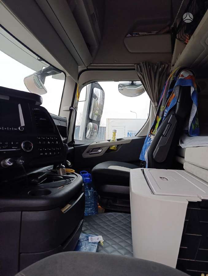 Ford F-MAX  MEGA, 2 miegamosios vietos