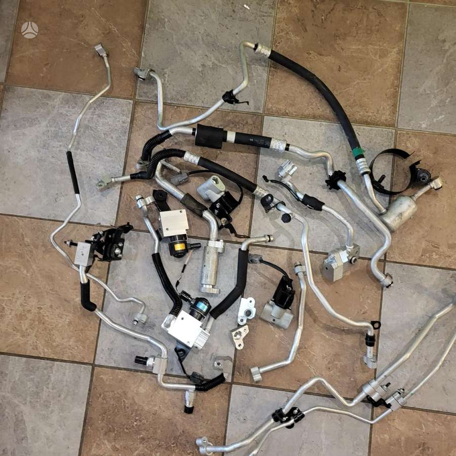 Toyota RAV4 kėbulo dalys