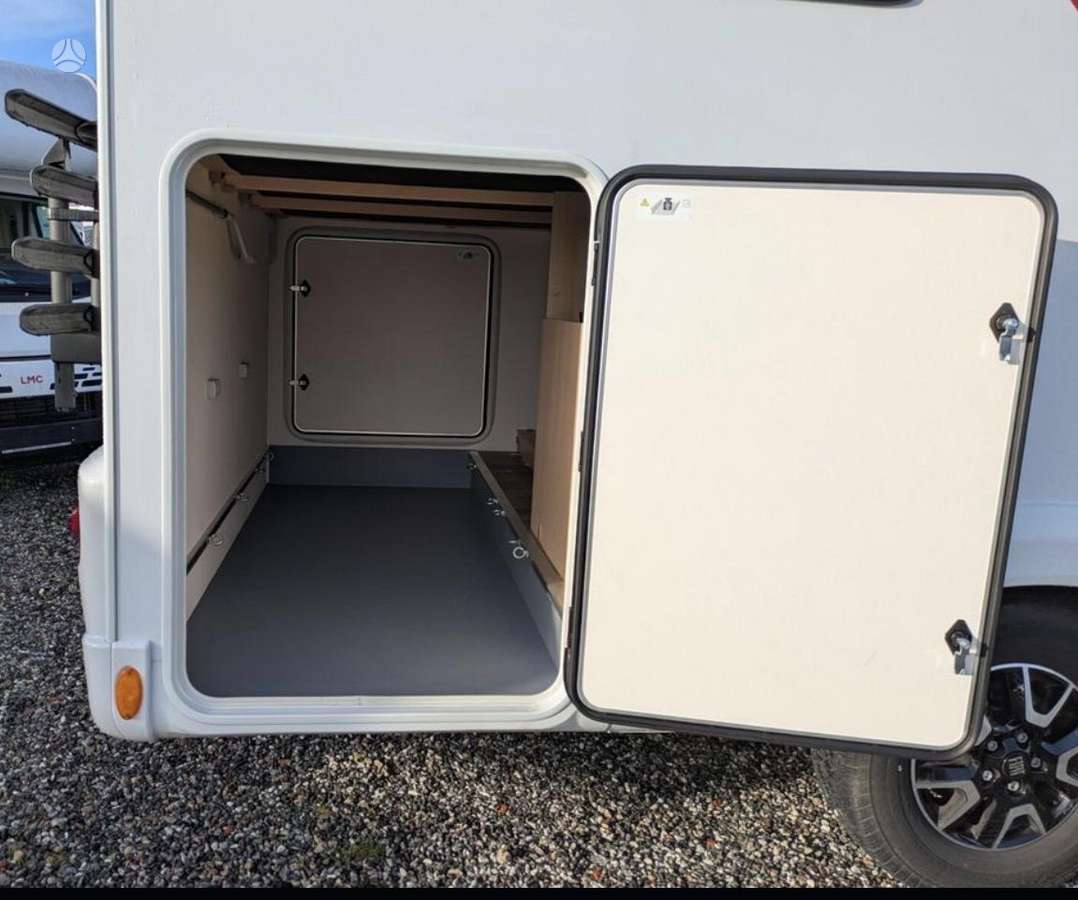 LMC A690  Tourer, campers