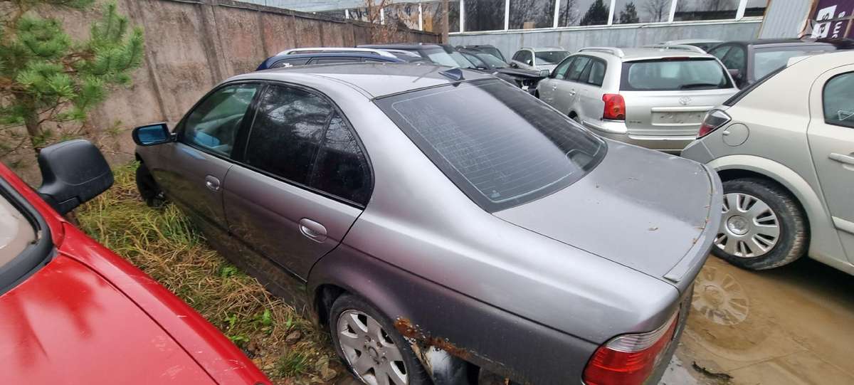BMW 530 dalimis