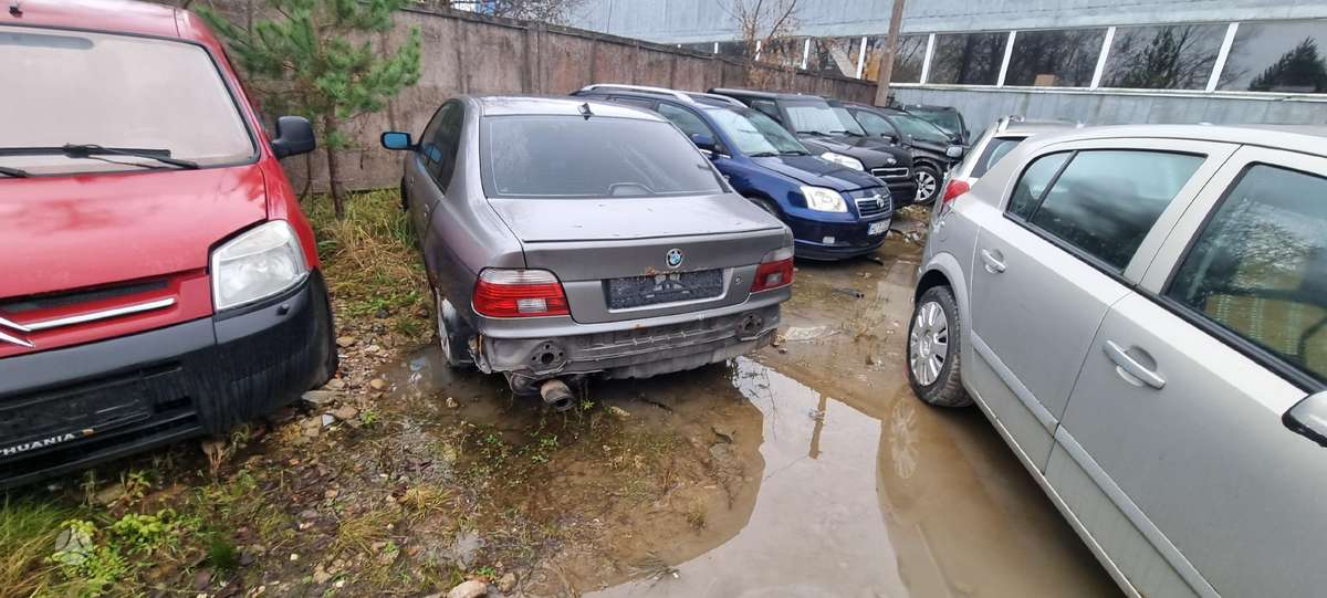 BMW 530 rezerves daļās