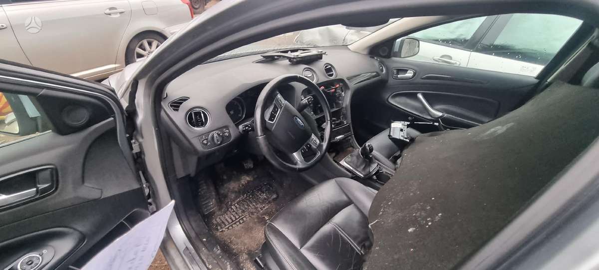 Ford Mondeo for parts