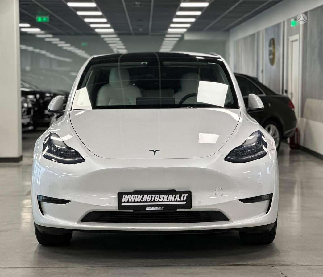Tesla Model Y, 82 kWh, hatchback
