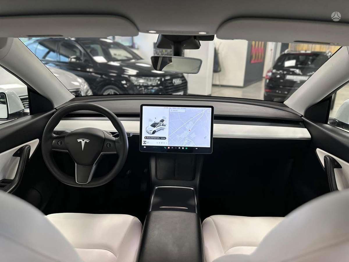 Tesla Model Y, 82 kWh, hatchback