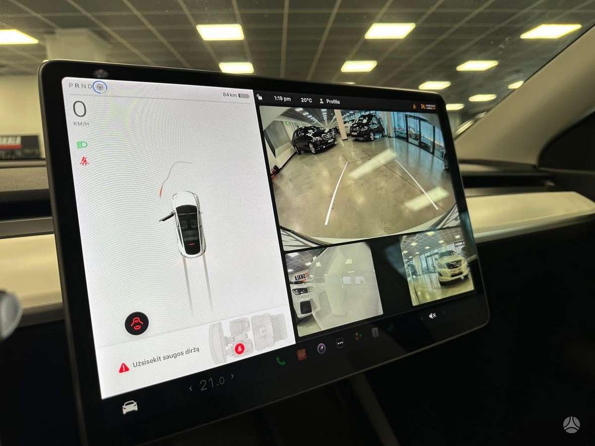 Tesla Model Y, 82 kWh, hatchback