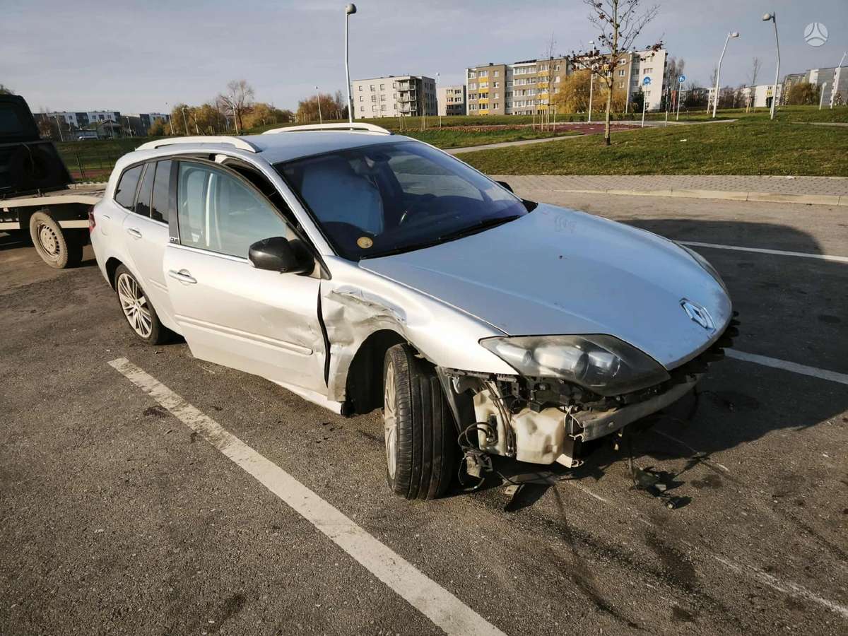 Renault Laguna по частям
