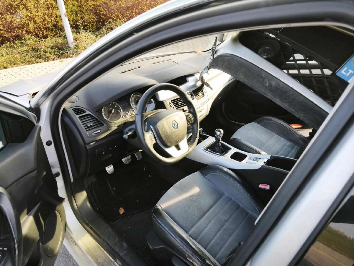 Renault Laguna по частям