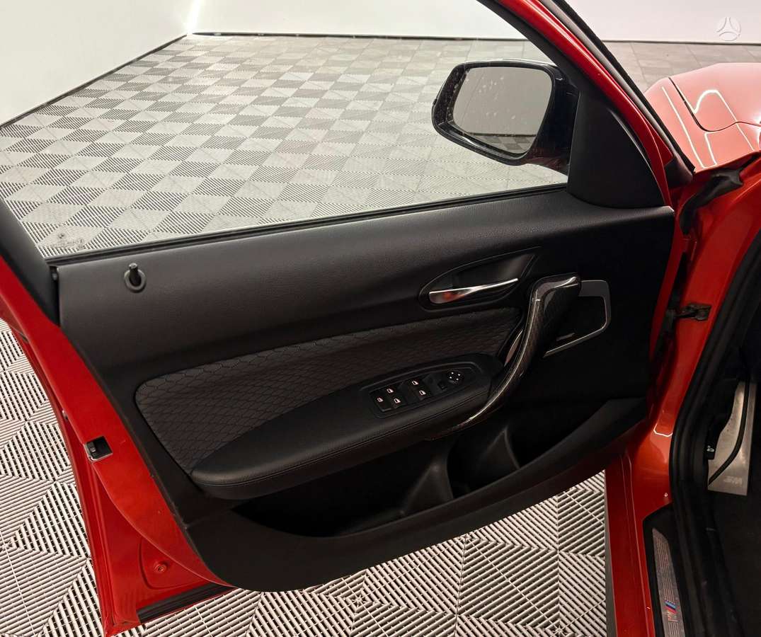 BMW 120, 2.0 l., hatchback