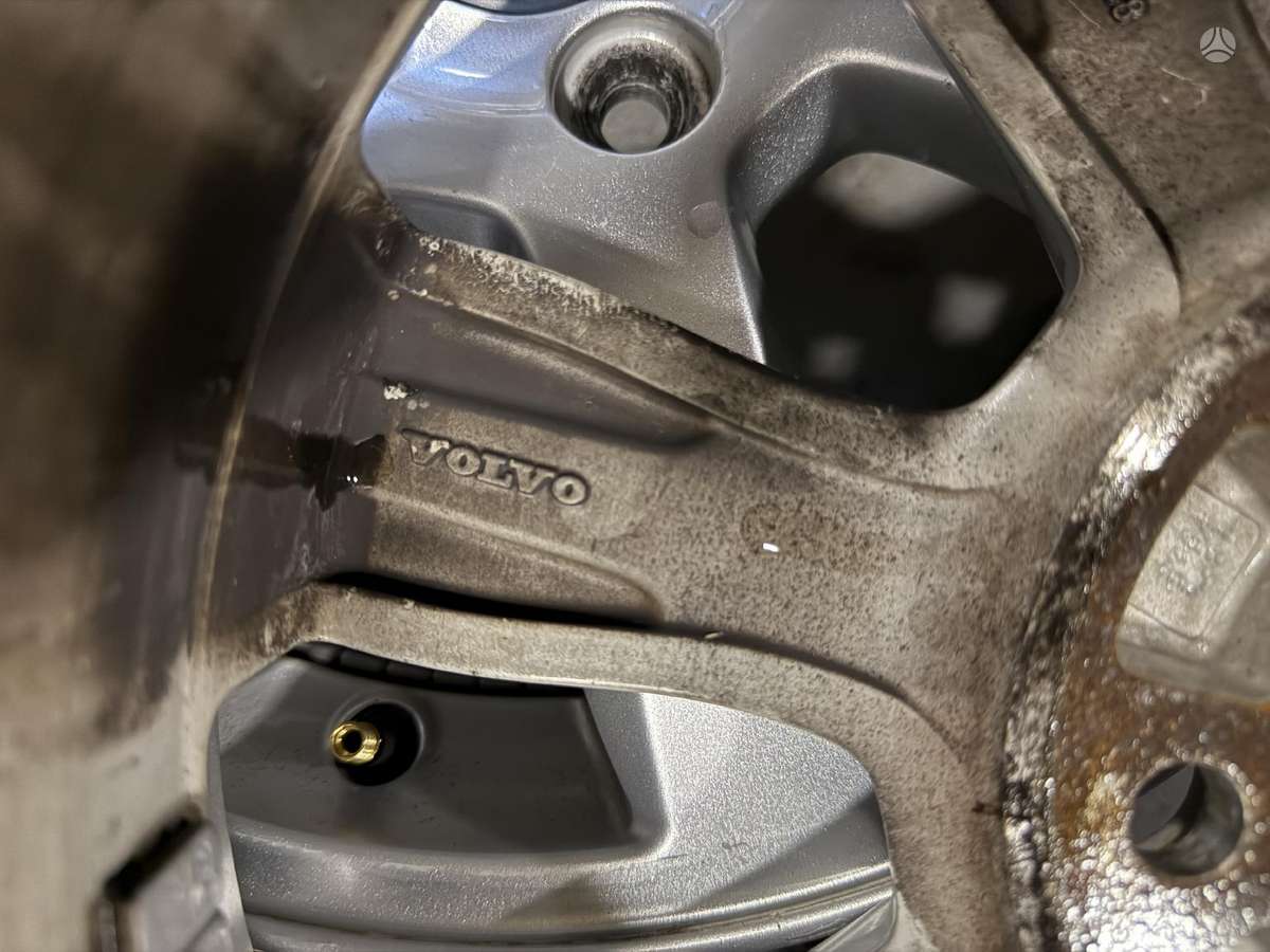 Volvo, lengvojo lydinio, R16