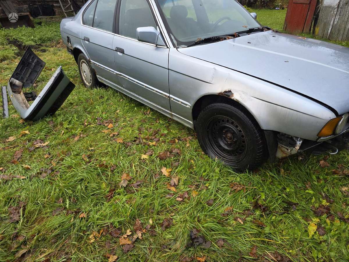 BMW 524 Ardyta daug e34 ivariu
