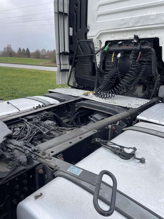 MAN TGX 18.460, 2 спальных места