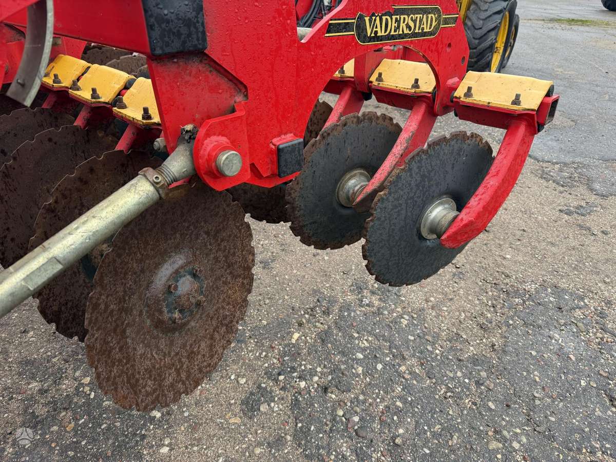 Vaderstad TopDown 400, scrapers, scrubbers