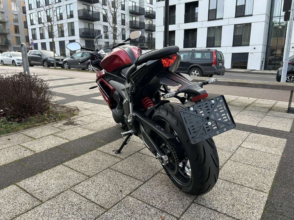 Triumph Daytona 660cc, superbikes