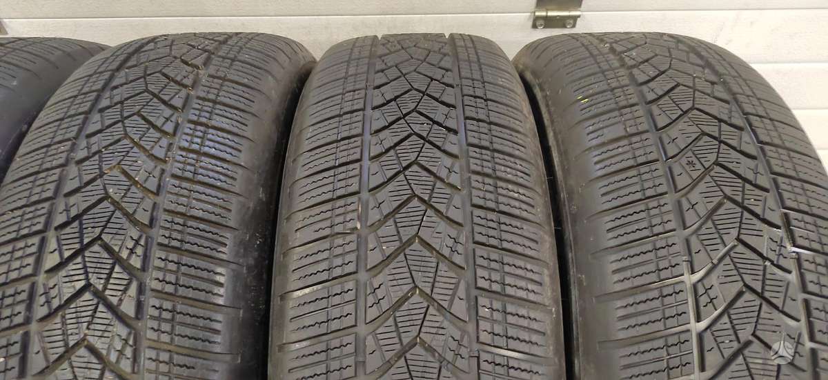Goodyear Ultra Grip  Performance + E dr, зимние 235/60 R20