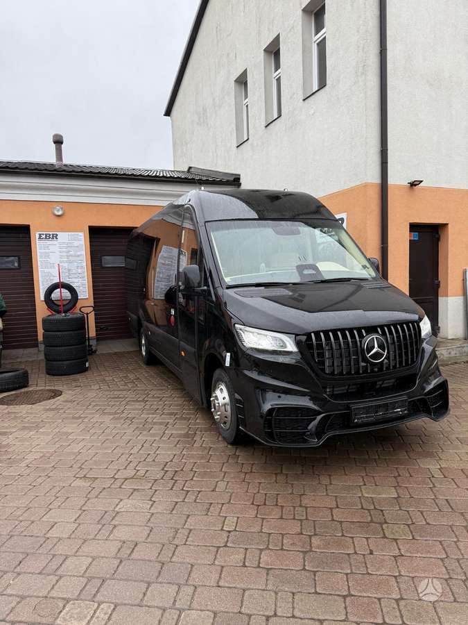 Mercedes-Benz Sprinter W907 W910, passenger vans
