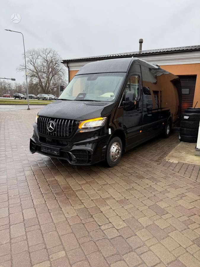 Mercedes-Benz Sprinter W907 W910, passenger vans
