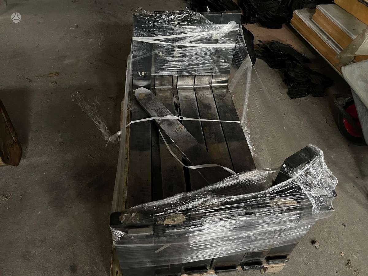 Toyota RRE200, forklifts