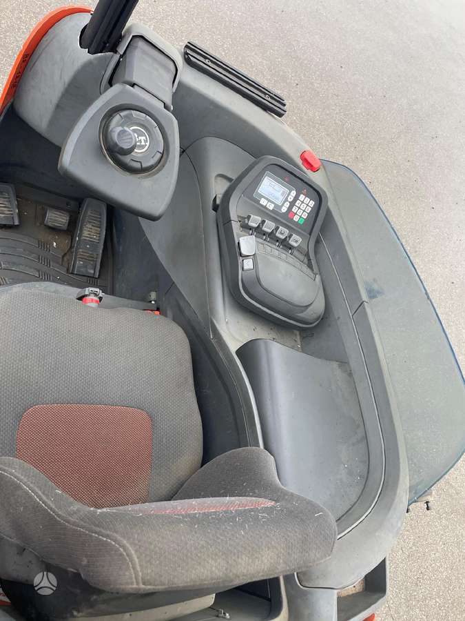 Toyota RRE200, forklifts