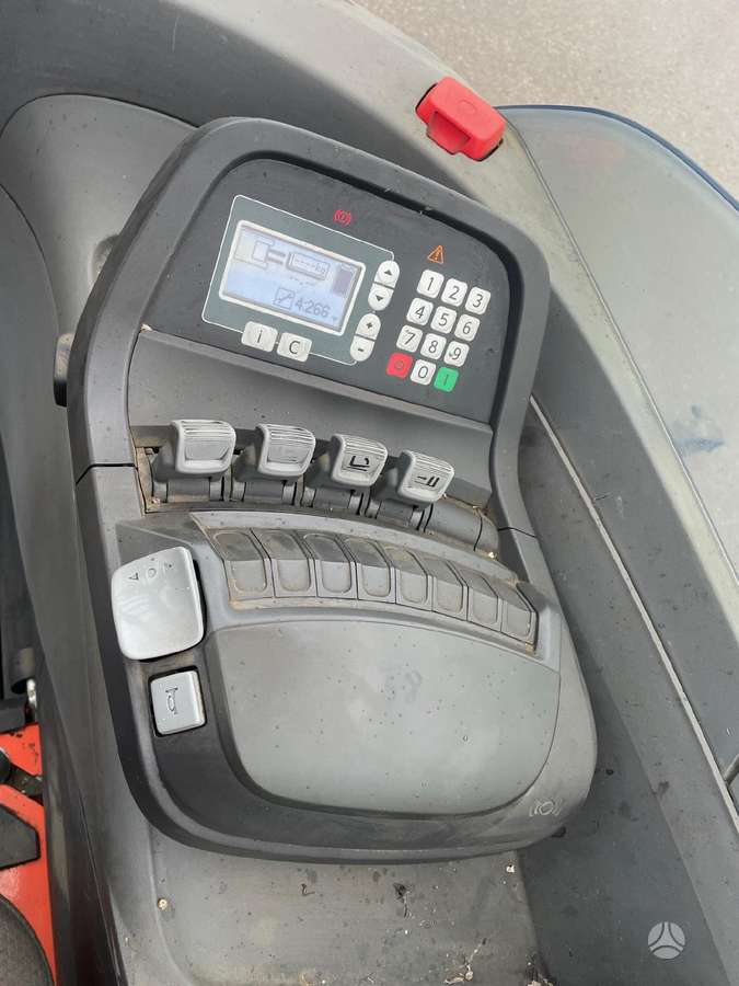 Toyota RRE200, forklifts