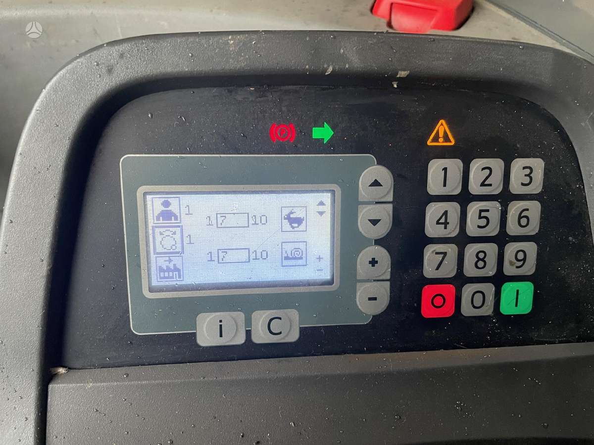 Toyota RRE200, forklifts