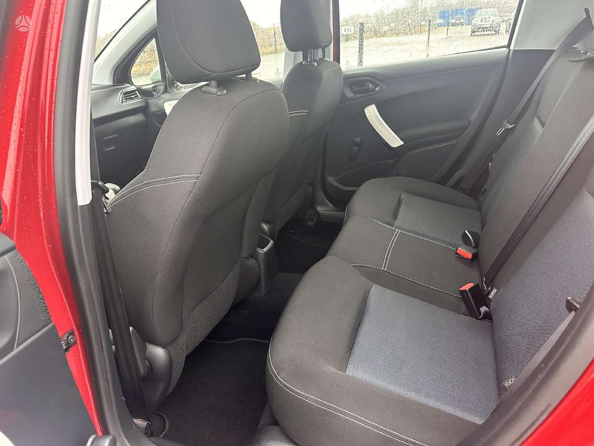 Peugeot 208, 1.2 l., hatchback