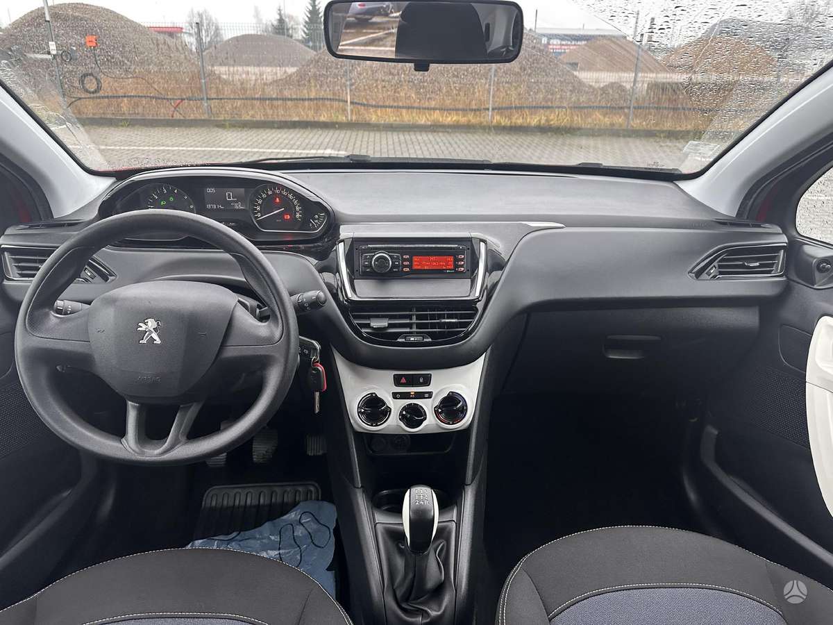 Peugeot 208, 1.2 l., hatchback