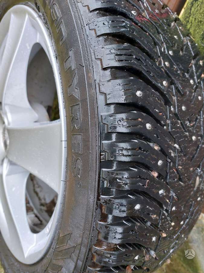Nokian, зимние 225/50 R17