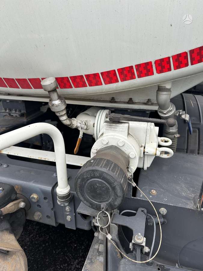 Volvo FM400, autocisternas