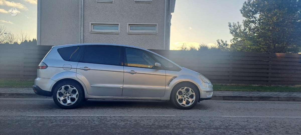 Ford S-MAX dalimis