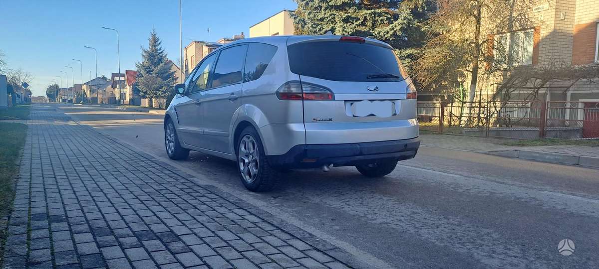 Ford S-MAX dalimis