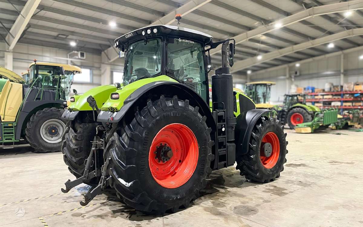 Claas Axion 950 CMATIC, traktoriai