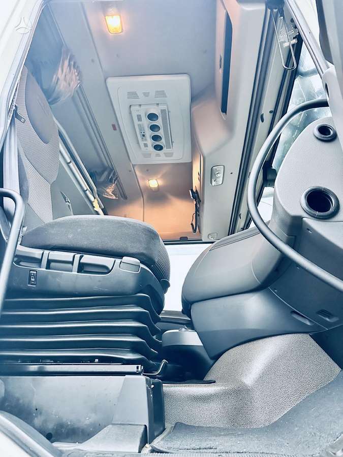 DAF XF 460 Space Cab, double sleeper