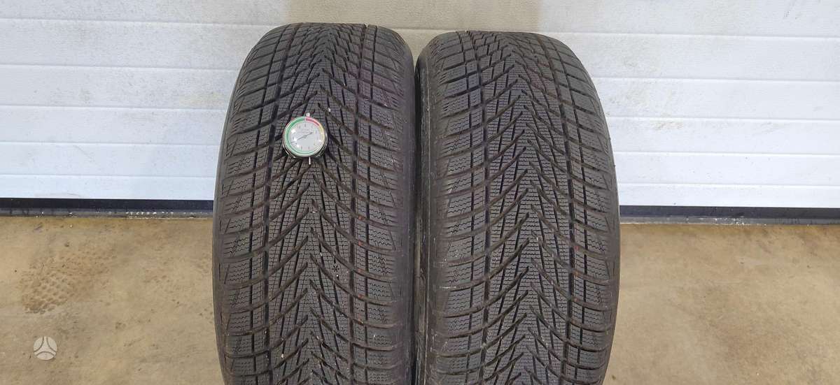 Goodyear Ultra Grip  Performance 3, winter 235/45 R19