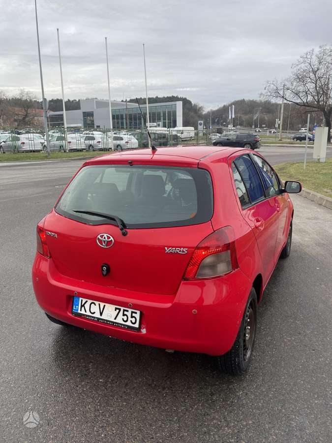 Toyota Yaris - 10