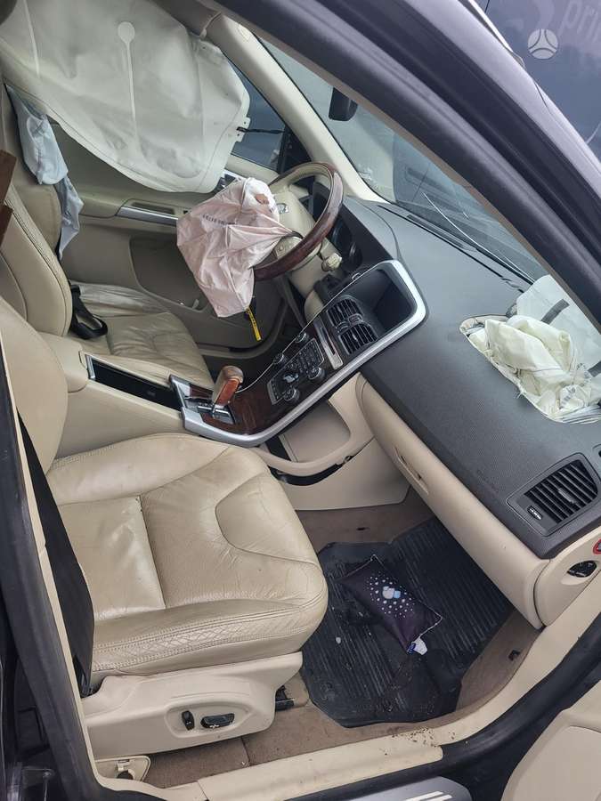 Volvo XC60 dalimis