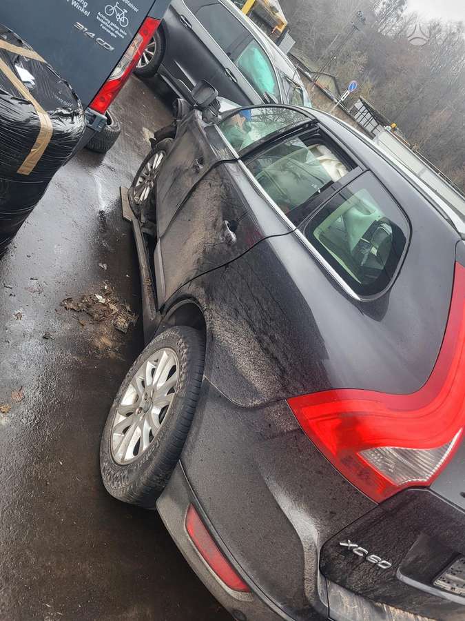 Volvo XC60 dalimis